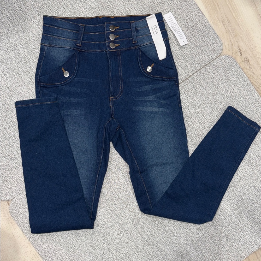 Tahari High Rise Blue Jeans with Stretch and Tapered Leg